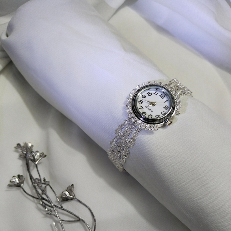 Elegant Crystal Bracelet Watch – Timeless Style with Sparkling Design